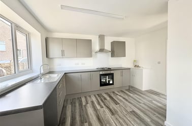 Meadowvale Crescent, Clifton, Nottingham - Image 3